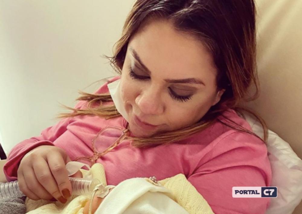 Morre após 16 dias Aurora filha da cantora gospel Sarah Farias