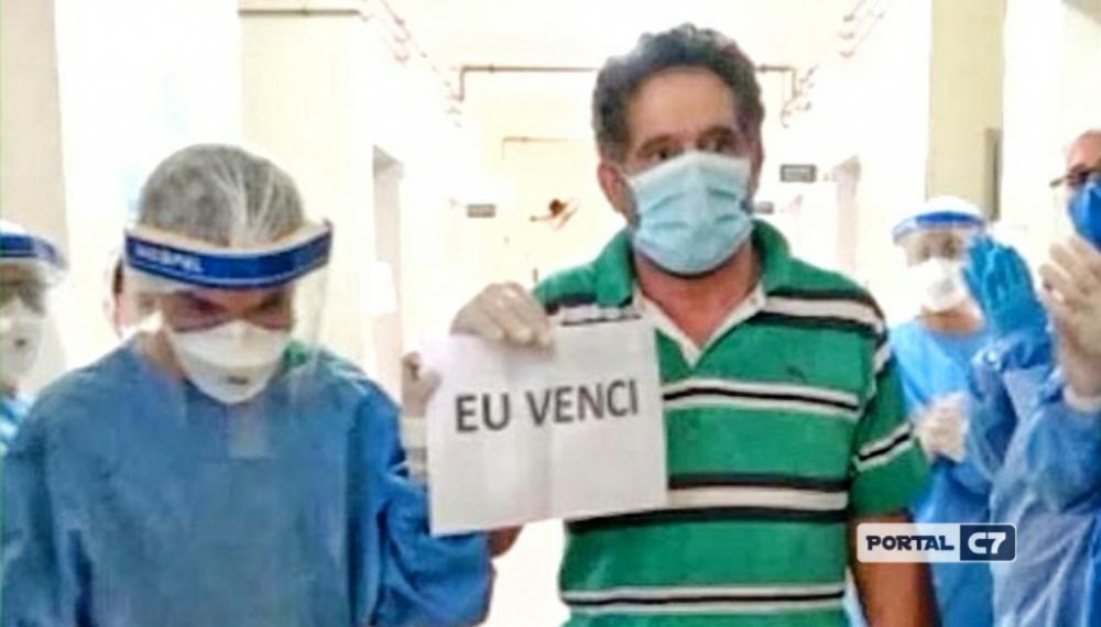 Piauí: Homem de 52 anos e hipertenso é aplaudido após alta de Covid-19: 'eu venci'
