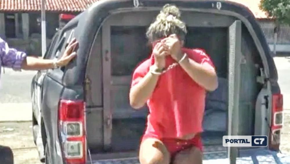 Mulher é presa após esfaquear mãe e agredir padrasto com golpes de garrafa no Piauí