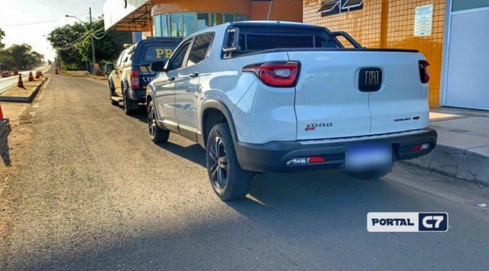PRF apreende carro de prefeitura com identificação adulterado em Floriano