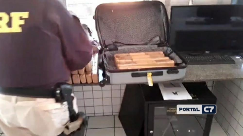 PRF apreende dentro de ônibus na BR-343 maconha avaliada em R$ 30 mil no Piauí