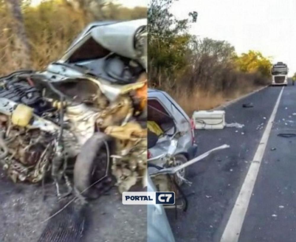 Acidente entre carro e carreta deixa 3 pessoas mortas na BR-230 no Piauí