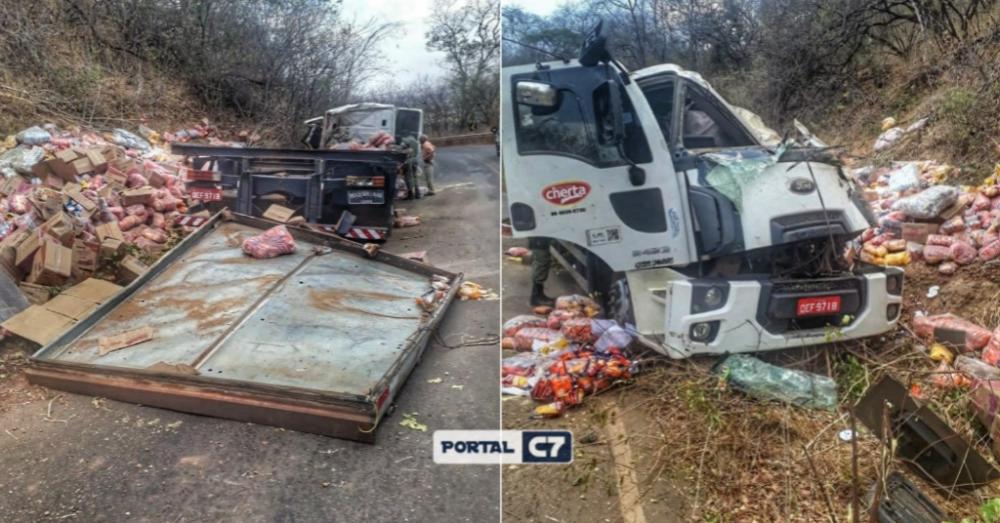 Caminhão com carga de alimentos tomba em ladeira no interior do Piauí