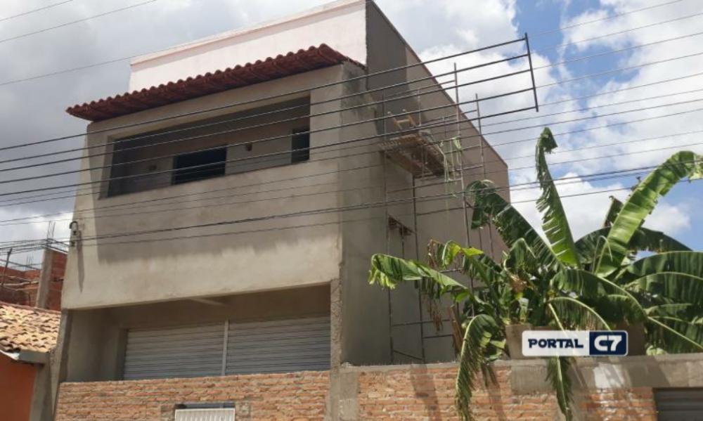 Pedreiro morre eletrocutado ao tocar em alumínio em fio de alta tesão e cair de prédio no Piauí