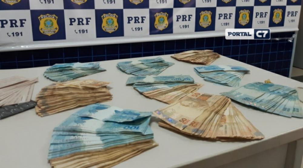 Homem é preso com mais de R$ 74 mil reais escondido no carro em Floriano