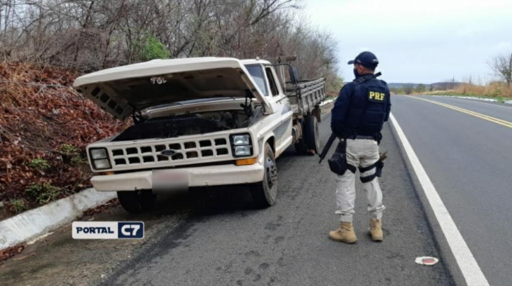 PRF recupera na BR 343 veículo furtado às margens da rodovia no Piauí