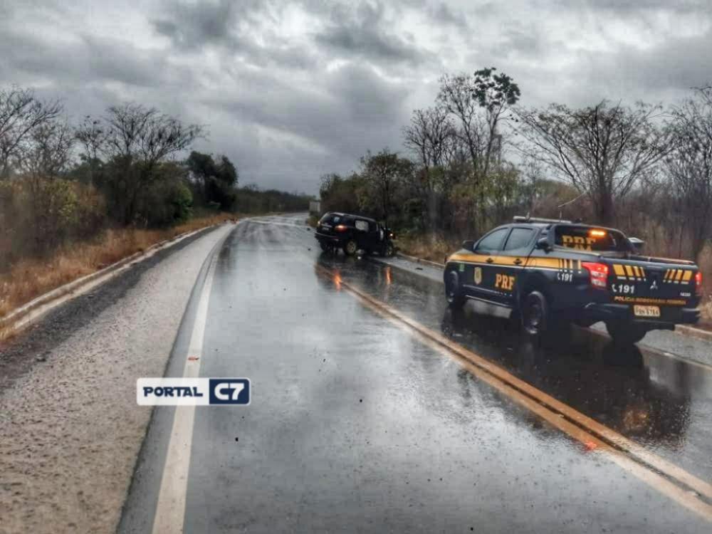 Colisão frontal entre carros deixa sete pessoas feridas na BR 316 no Piauí