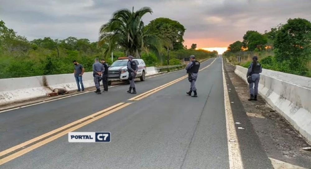 Corpo carbonizado com pés e mãos amarrados é encontrado próximo a Floriano