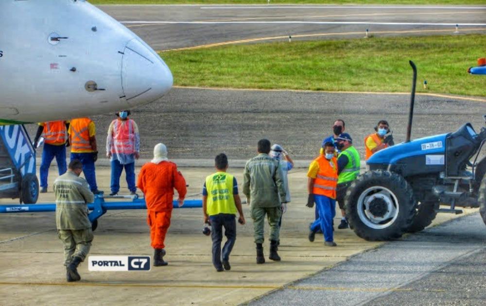 Passageiro com suspeita de Covid-19 atrasa voo da Azul por 2 horas no Piauí