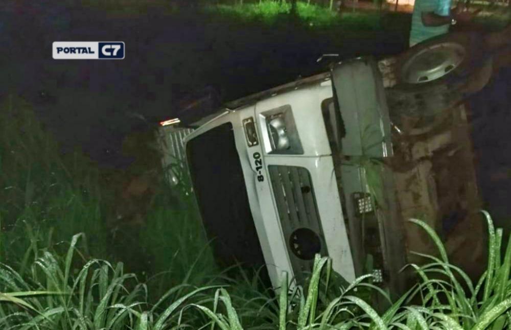 Mulher morre após ser colhida por caminhão na BR-343 no Norte do Piauí
