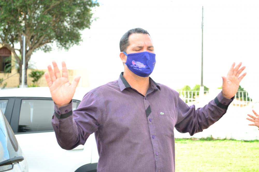 Evangélicos levantam grande clamor em frente ao hospital regional de Amarante