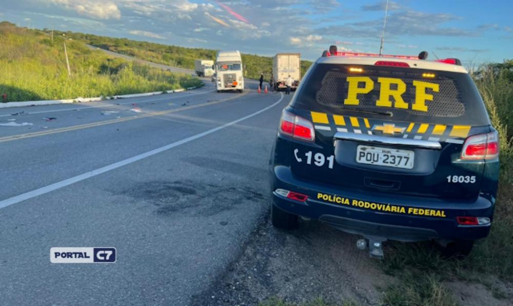 Piauiense e esposa morrem após colidirem moto com caminhão no Ceará